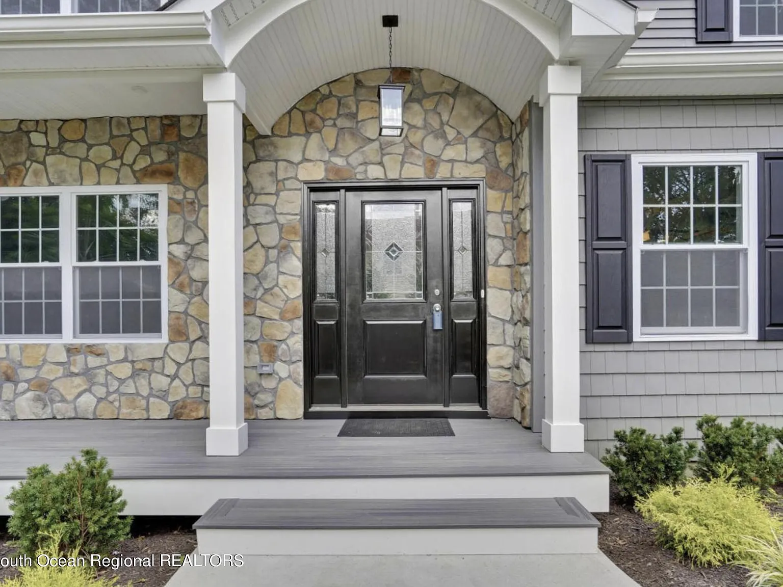 4 bed, 2.5 bath, 2800 sqft, $6,400 — Photo 1