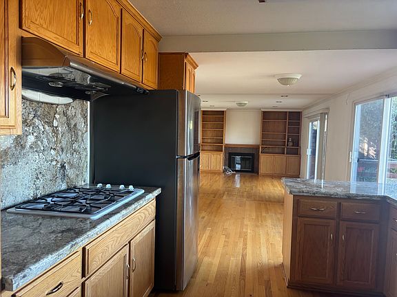 5th image of 21875 Hyannisport Dr