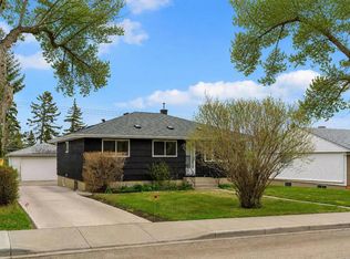 254 W Hendon Dr NW, Calgary, AB T2K 1Z5