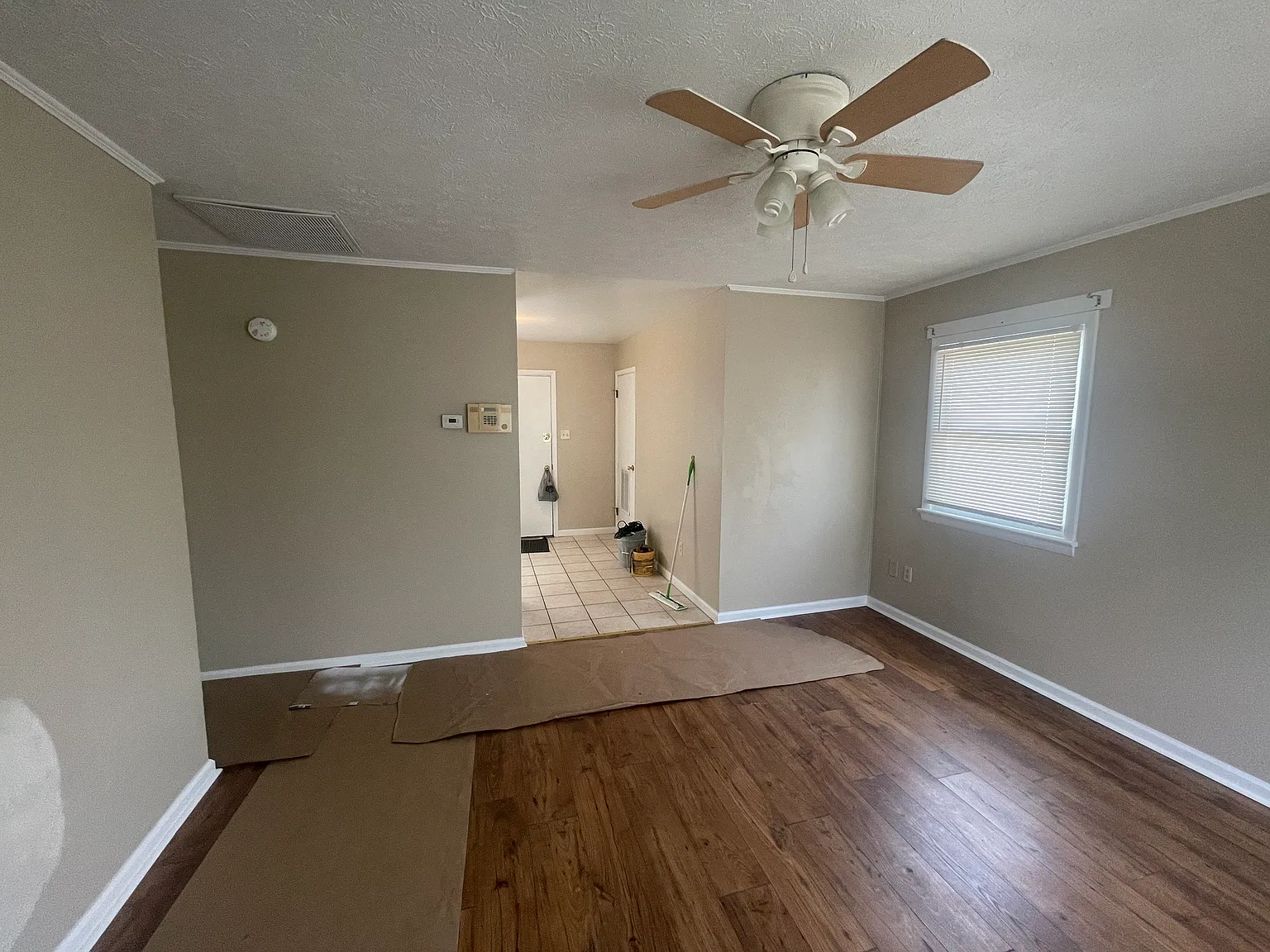 3 bed, 1000 sqft, $1,200 — Photo 4