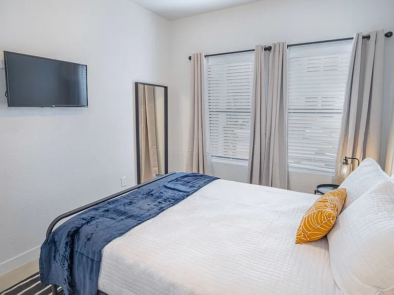 1018 Delaware St #2 — Photo 8