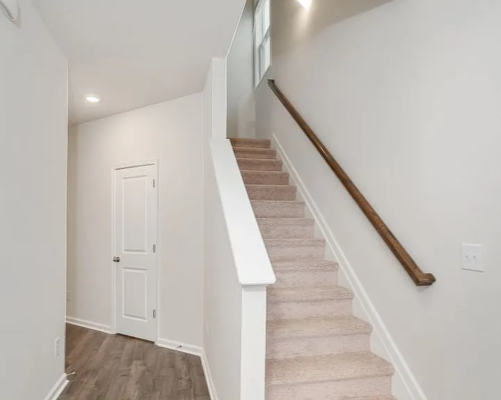 618 Count Fleet Ct — Photo 3