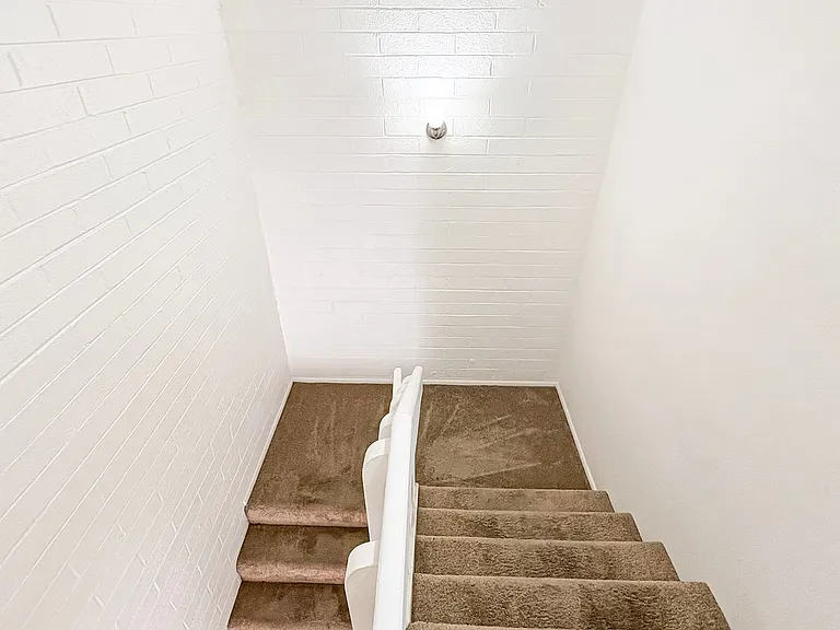 6802 N 17th Ave — Photo 1