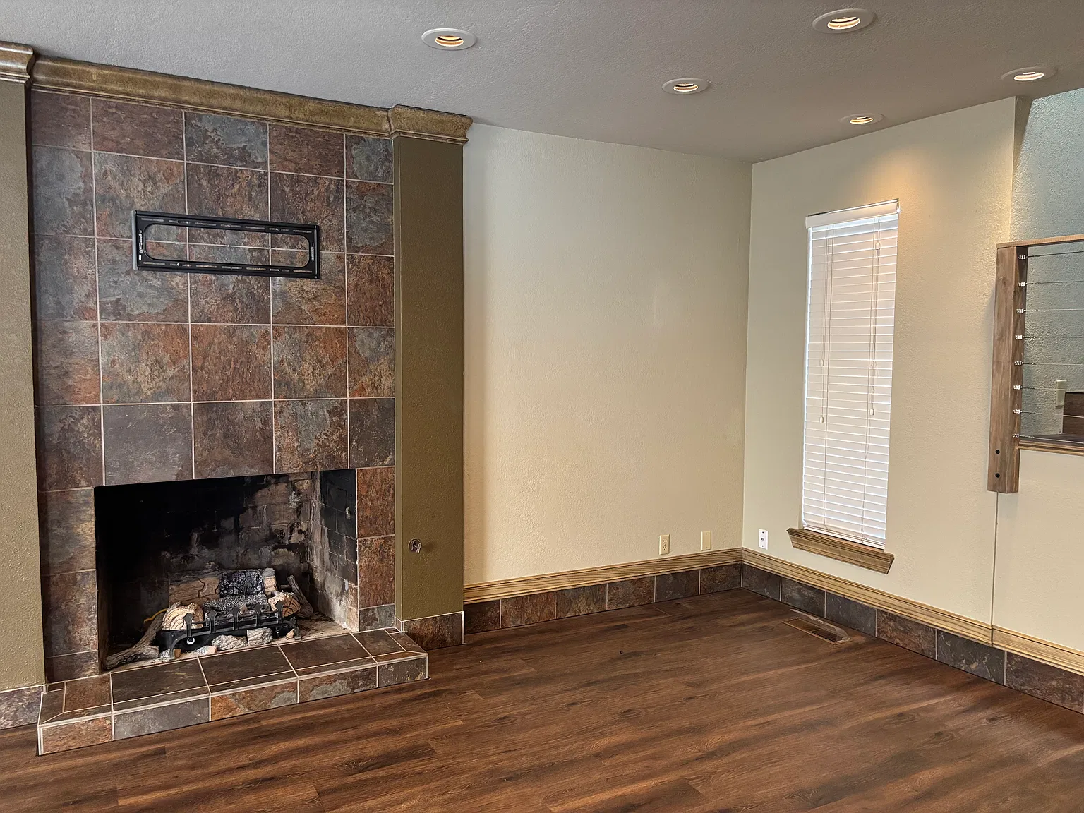 2 bed, 2.5 bath, 2120 sqft, $2,450 — Photo 4