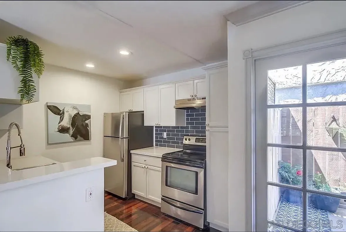 Building Photo - 4444 Cherokee Ave #2