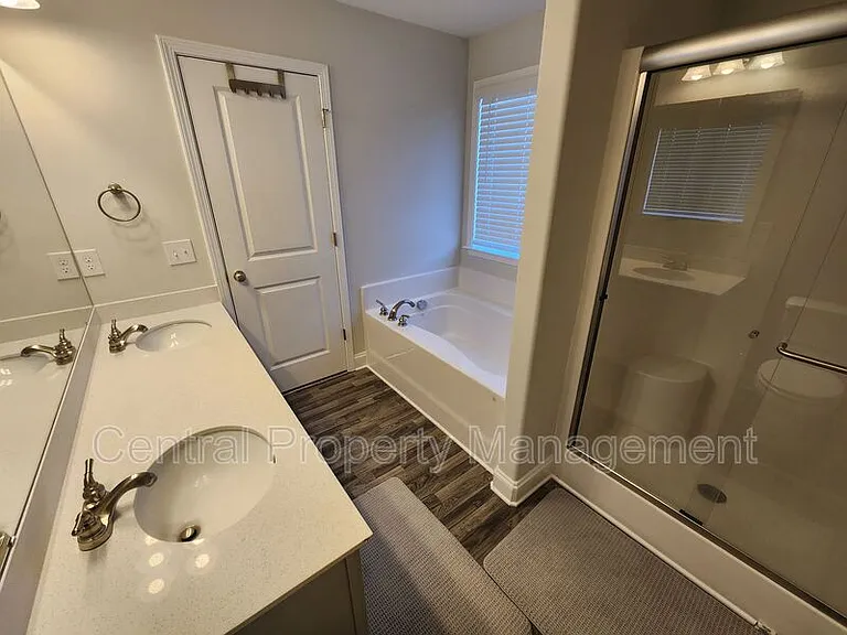 512 Dottie Ct — Photo 20