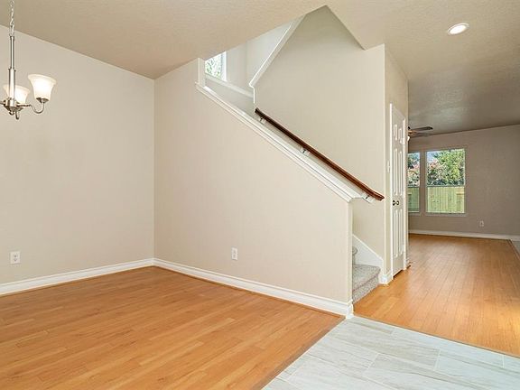 5th image of 2527 Camden Park Dr