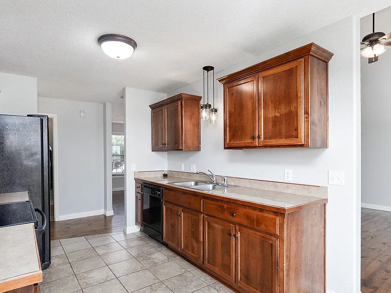 2604 W Garton Rd — Photo 4