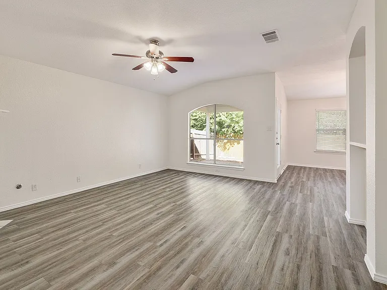 9724 Copper Creek Dr — Photo 5