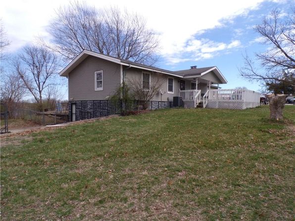 1135 NE 75th Rd, Knob Noster, MO 65336