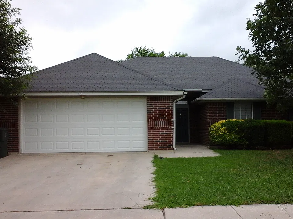 610 James Loop