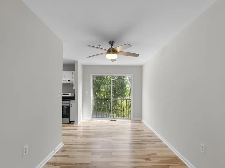 129 N Towne Ct — Photo 3