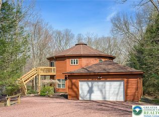 8 Bear Creek Lake Dr, Jim Thorpe, PA 18229