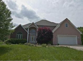 17623 169th St, Basehor, KS 66007