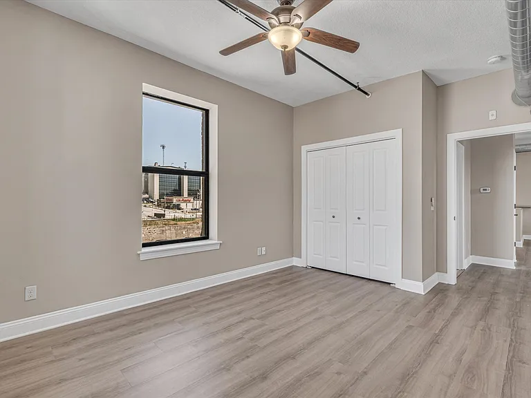 400 N Main St #405 — Photo 19