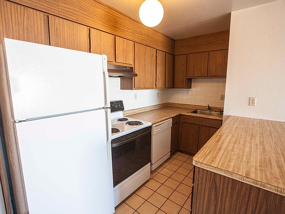 2nd image of 988 Union St APT 202