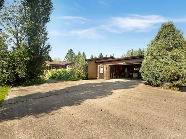 3465 K Rd, Bark River, MI 49807