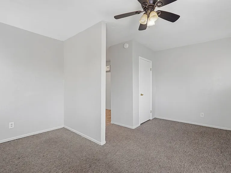 Jefferson Avenue Apartments — Photo 22