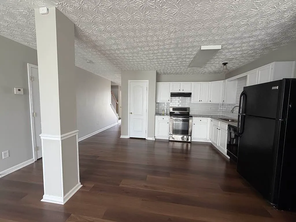 3 bed, 2.5 bath, 1536 sqft, $2,100 — Photo 4