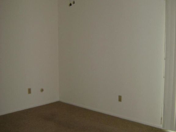 3rd image of 808 W Dorothea Ave