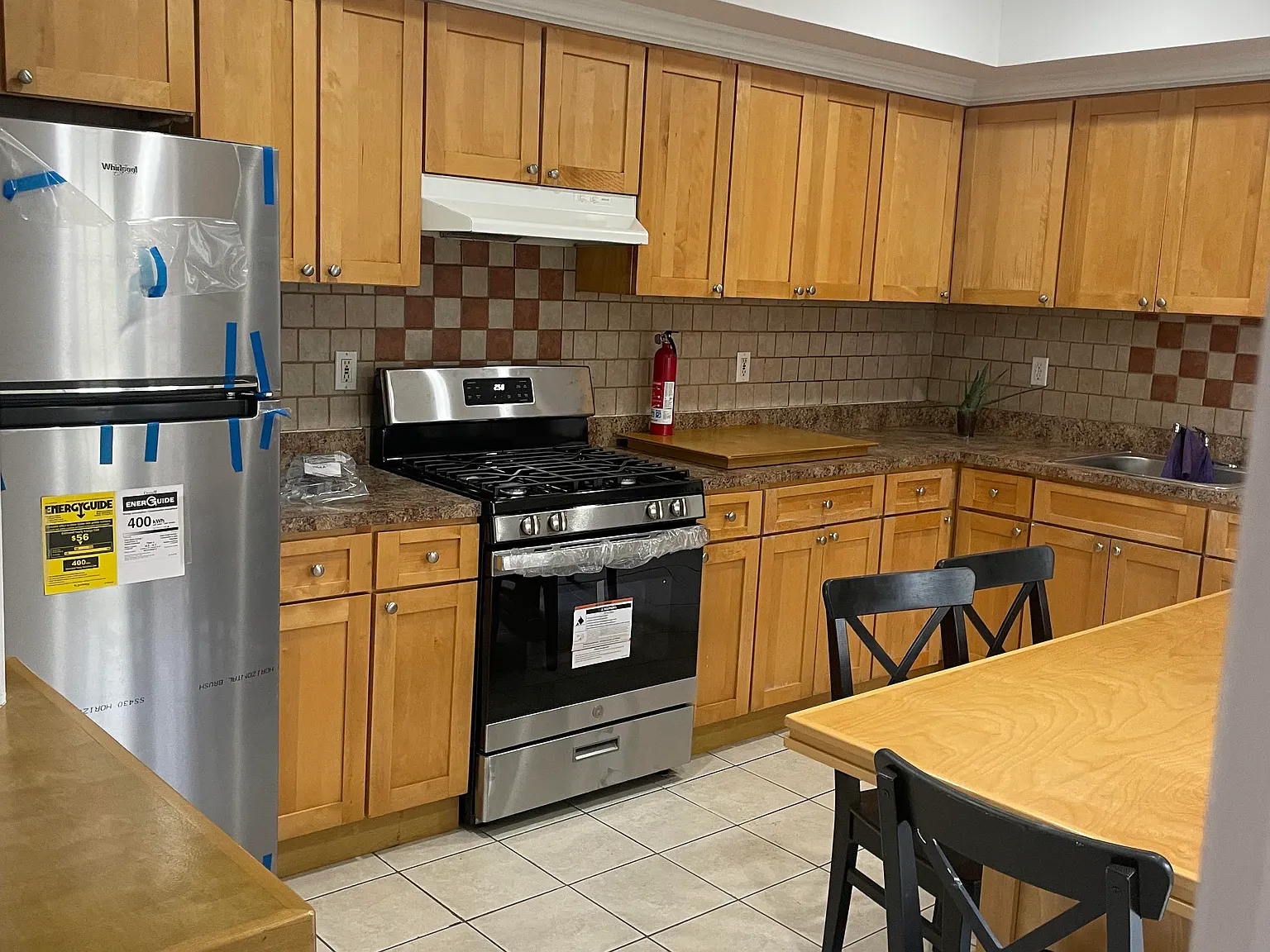 3 bed, 930 sqft, $2,600 — Photo 2