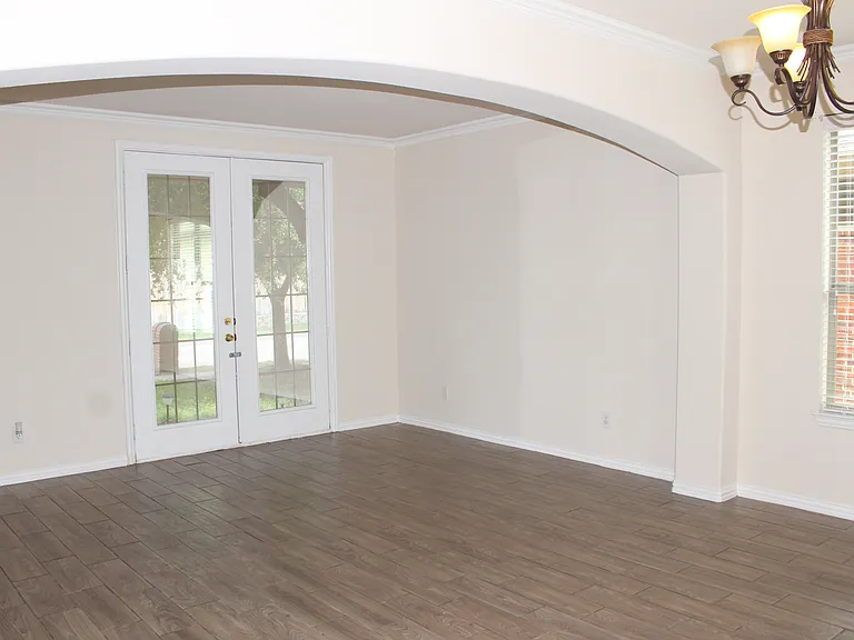 906 Meadow Flower Ln — Photo 3