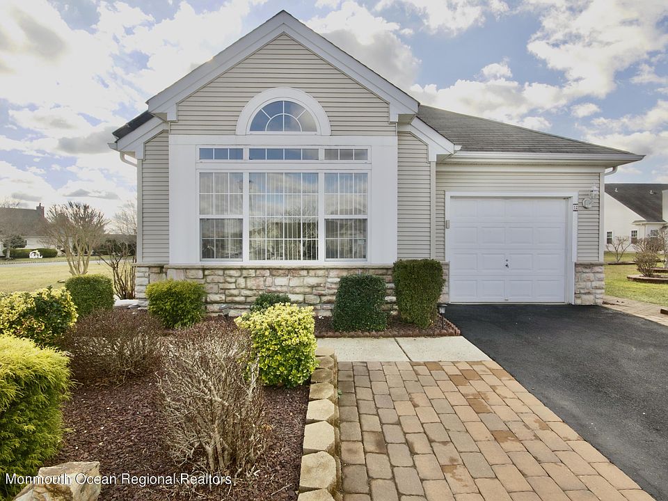 1st image of 12 Chambord Ct