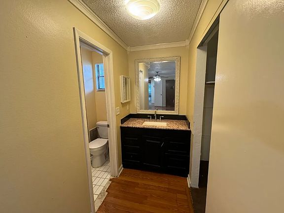 2nd image of 1004 E Chelsea St #1