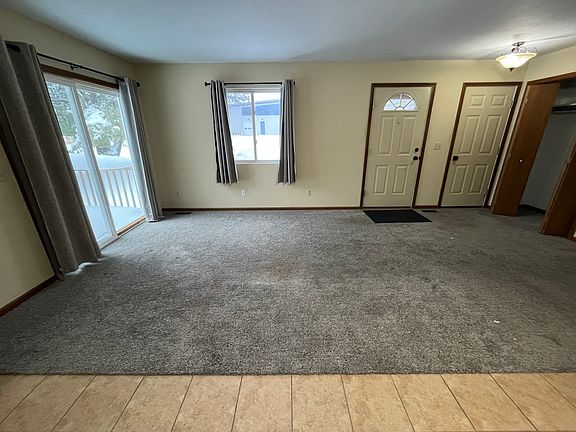3rd image of 633 Airway Dr