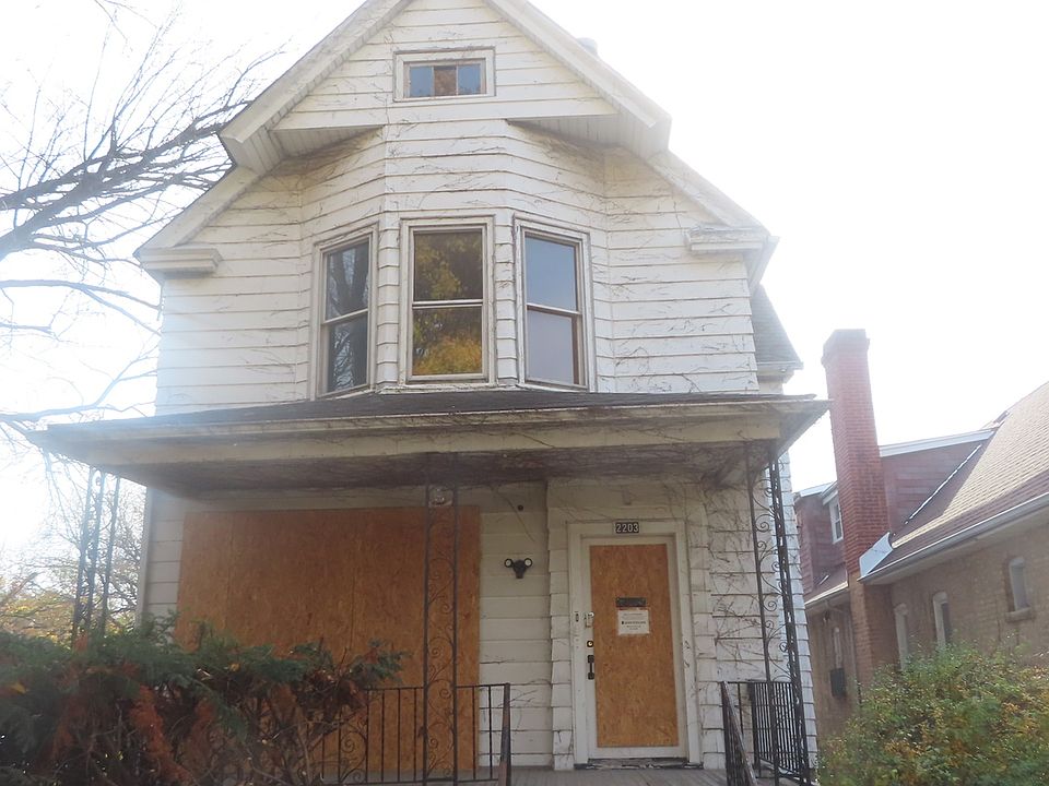 1st image of 2203 W Lunt Ave