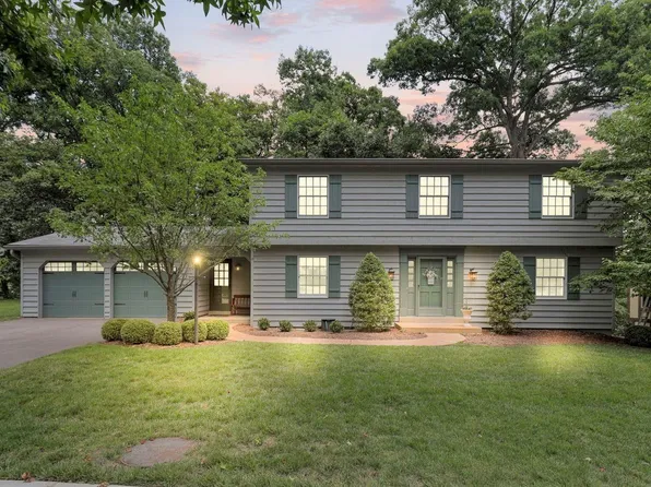 2368 Camberwell Dr, Saint Louis, MO 63131