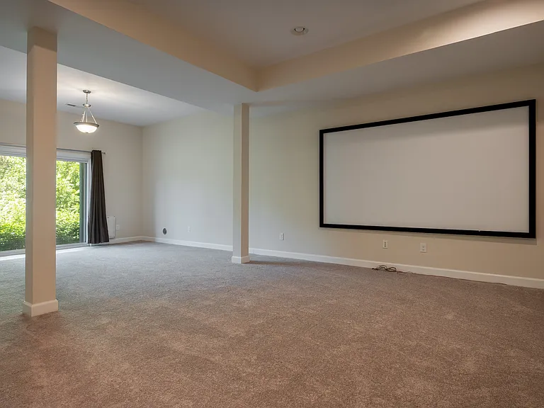 243 Huntley Ave — Photo 17
