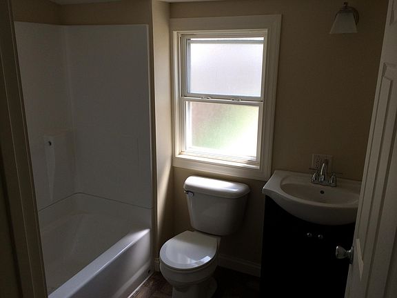 4th image of 308 Linn St