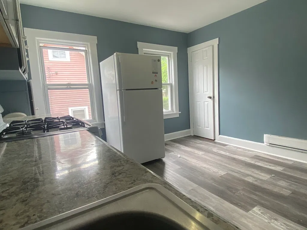 2 bed, 700 sqft, $1,600 — Photo 4