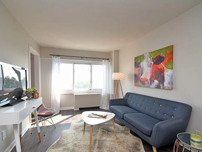 2200 Victory Pkwy #907 — Photo 7