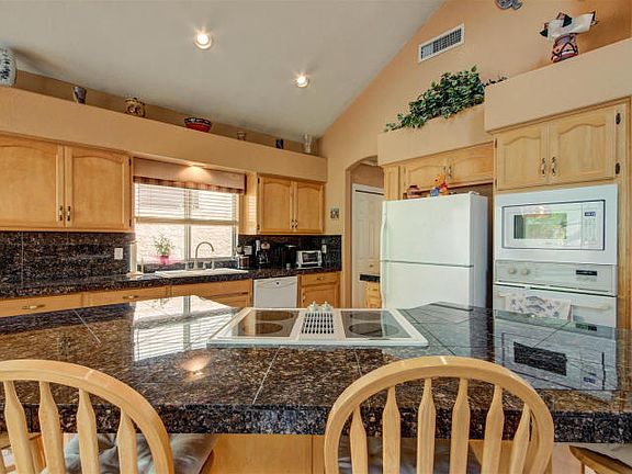 3rd image of 1358 E Amberwood Dr