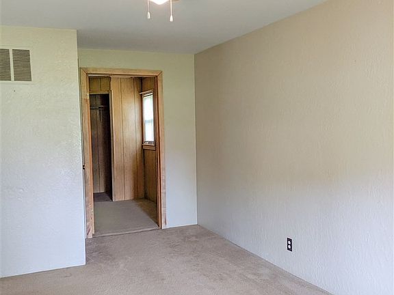 4th image of 4201 SE Scholl Ct