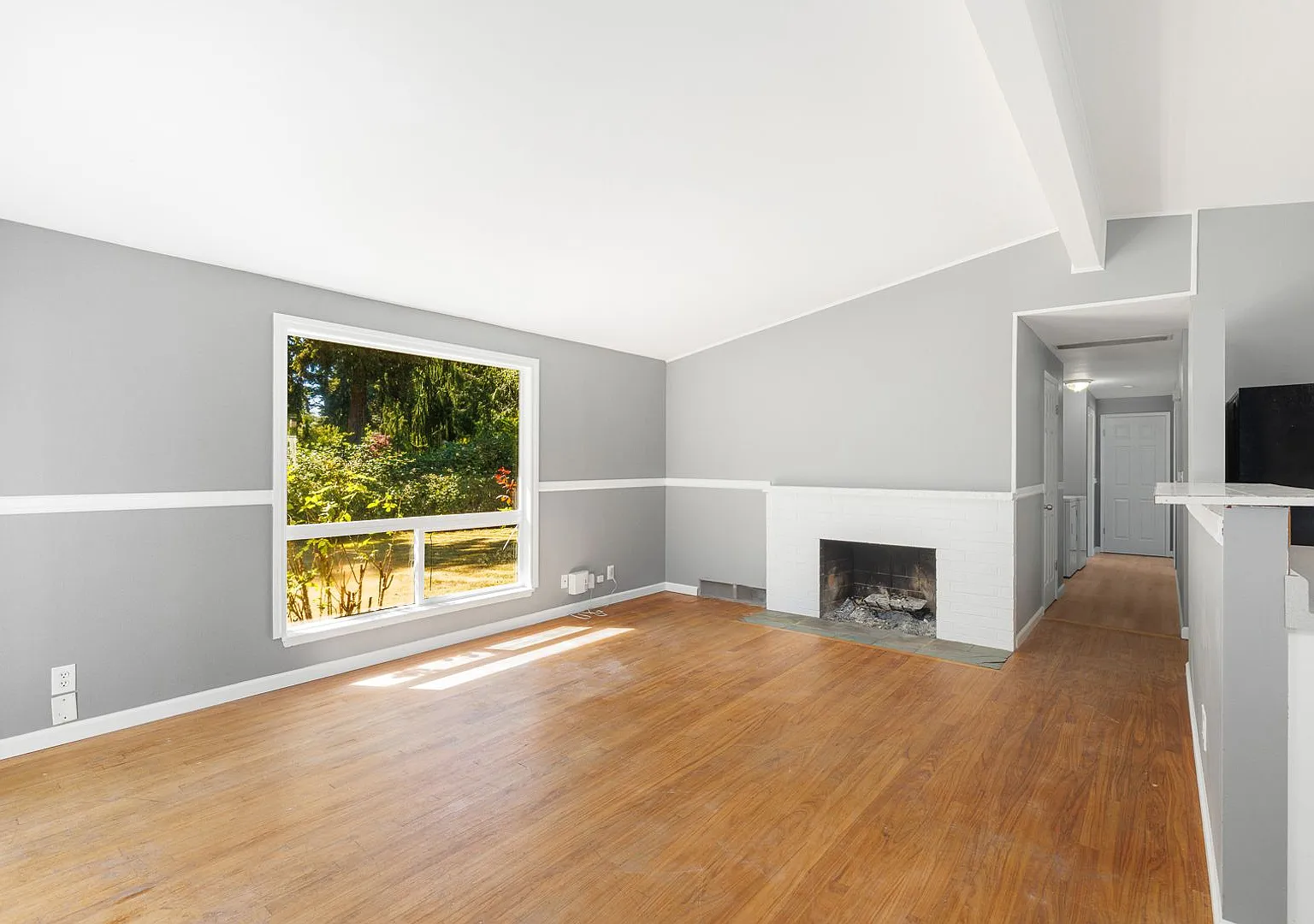 3 Bedroom Rambler with Ideal Commuting Location in Lynnwood — Photo 3