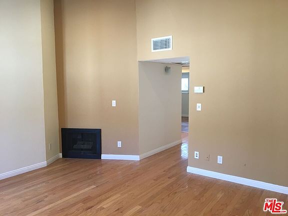 3rd image of 5500 Lindley Ave Unit 220