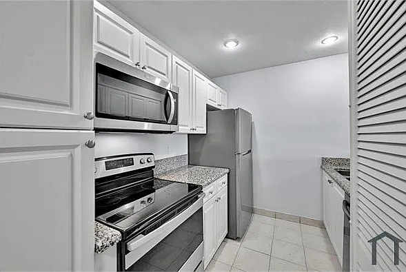906 Twin Lakes Dr #8-J — Photo 4