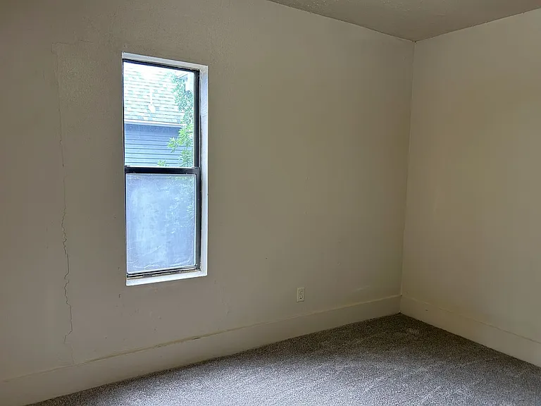 218 Whedbee St — Photo 9