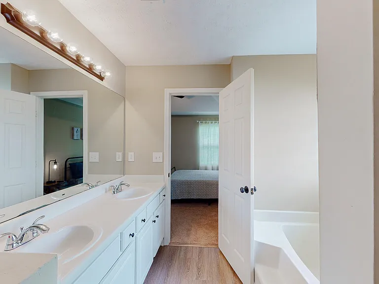 613 Pennybrook Ln — Photo 4