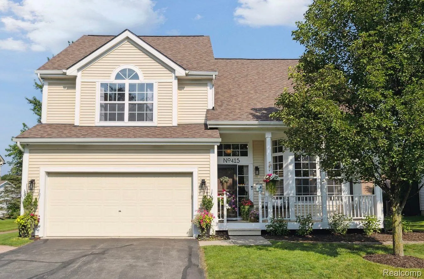 415 Court Ln photo 1