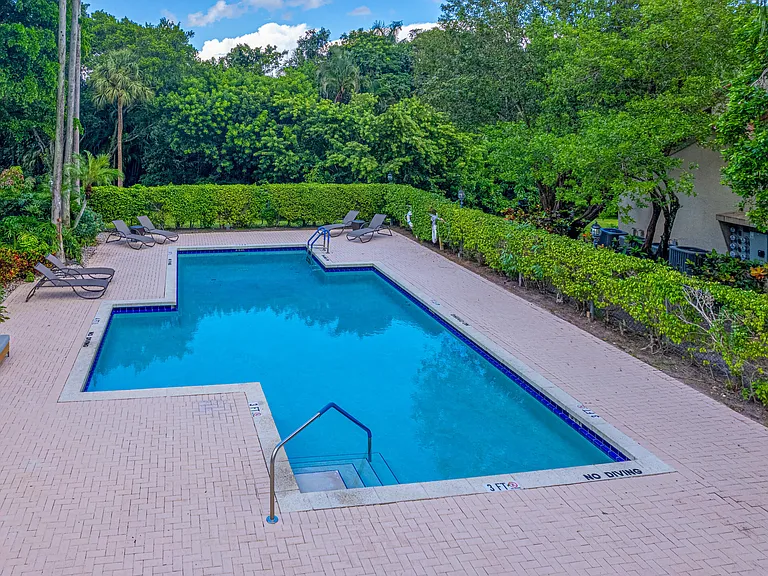 5520 Coach House Cir #G — Photo 40