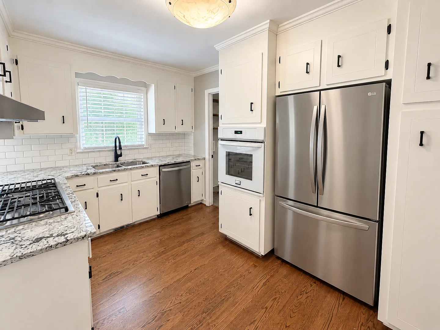 Charming Taylors Home | Spacious Living & Prime Location — Photo 4
