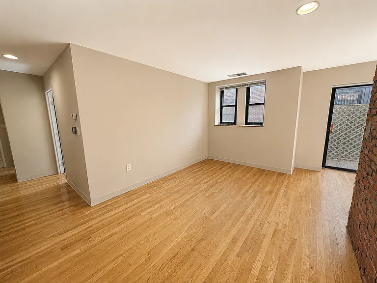 87 Gainsborough St — Photo 2