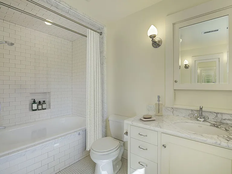 1645 Rambling Ln — Photo 31