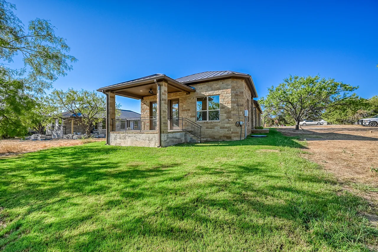 2 bed, 2.5 bath, 1641 sqft, $2,400 — Photo 3