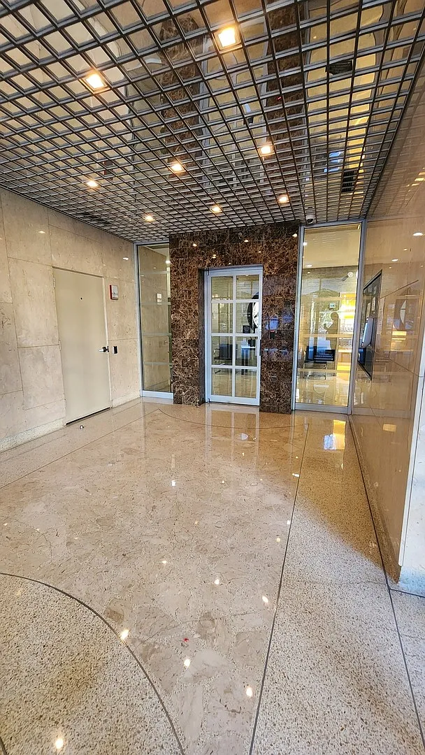 2 bed, 1200 sqft, $3,200 — Photo 4