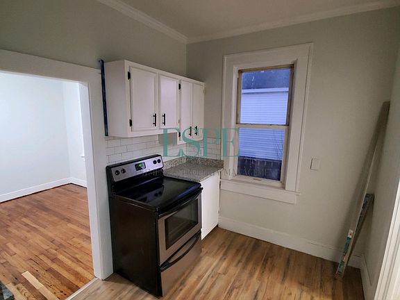 3rd image of 302 Memorial Ave